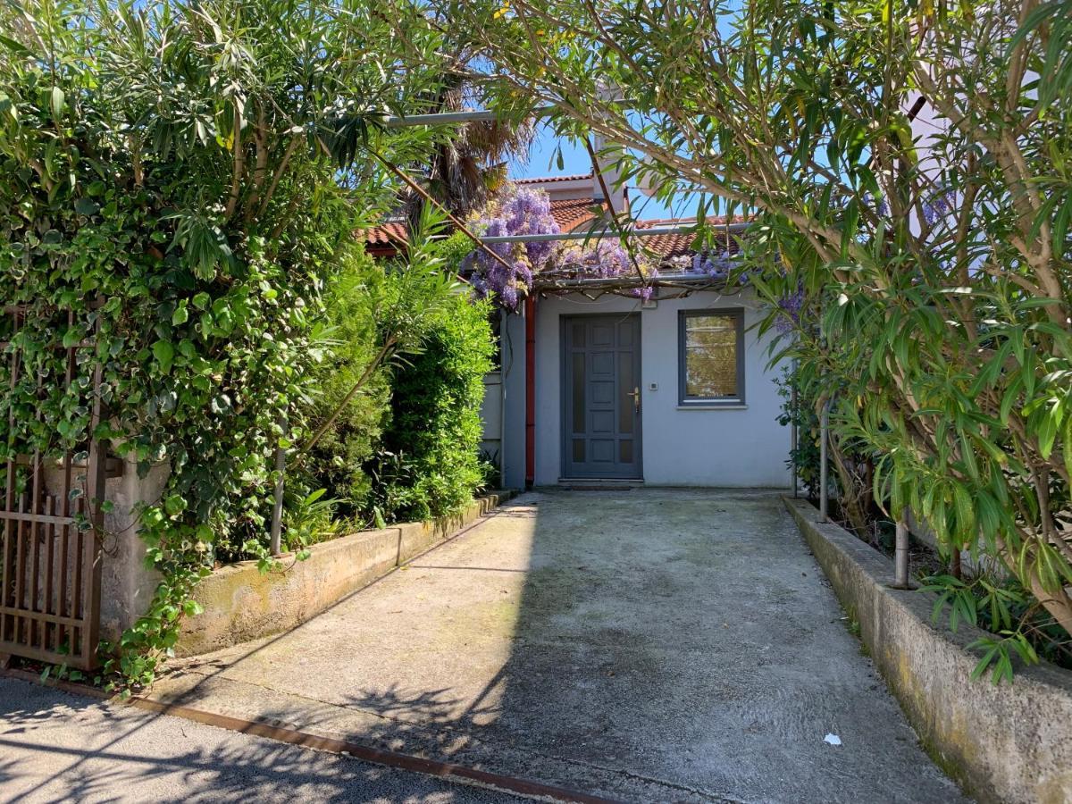 Sea Breeze Studio Otel Pula Dış mekan fotoğraf